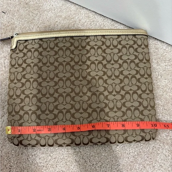 Classic Coach Tablet Case - Picture 5 of 6